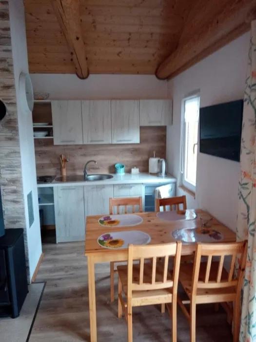 Domek W Bieszczadzkim Sadzie Bobrka Bagian luar foto