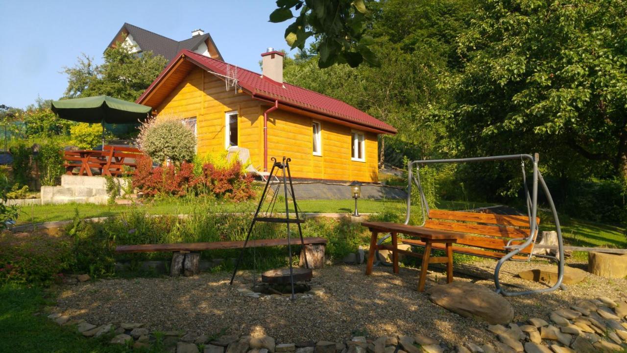 Domek W Bieszczadzkim Sadzie Bobrka Bagian luar foto
